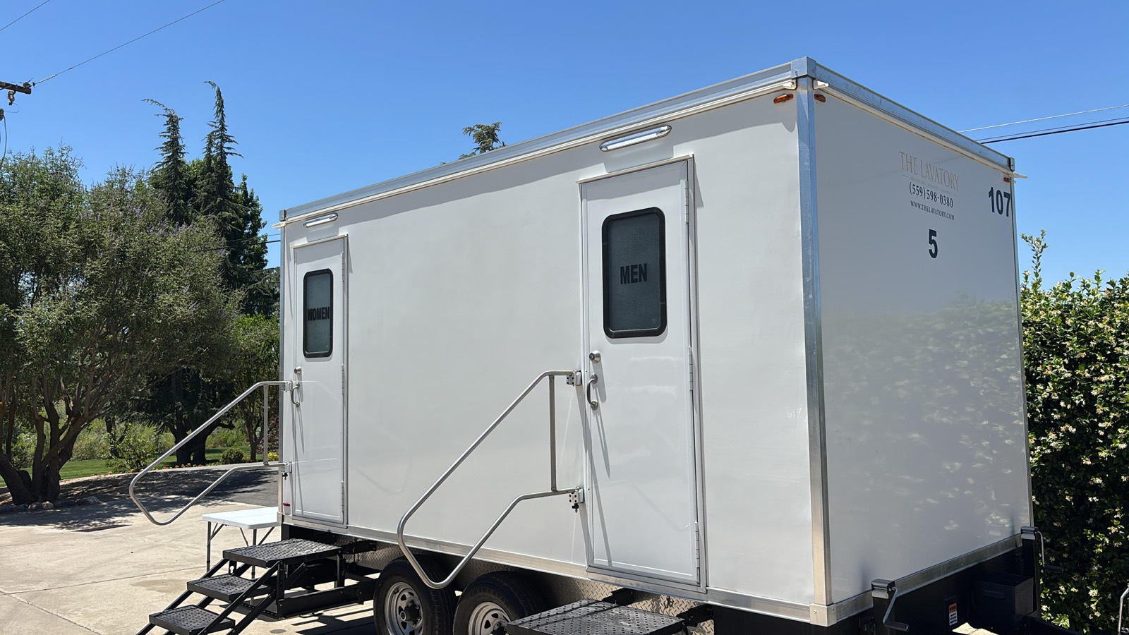 Multi-station restroom trailer at a job site